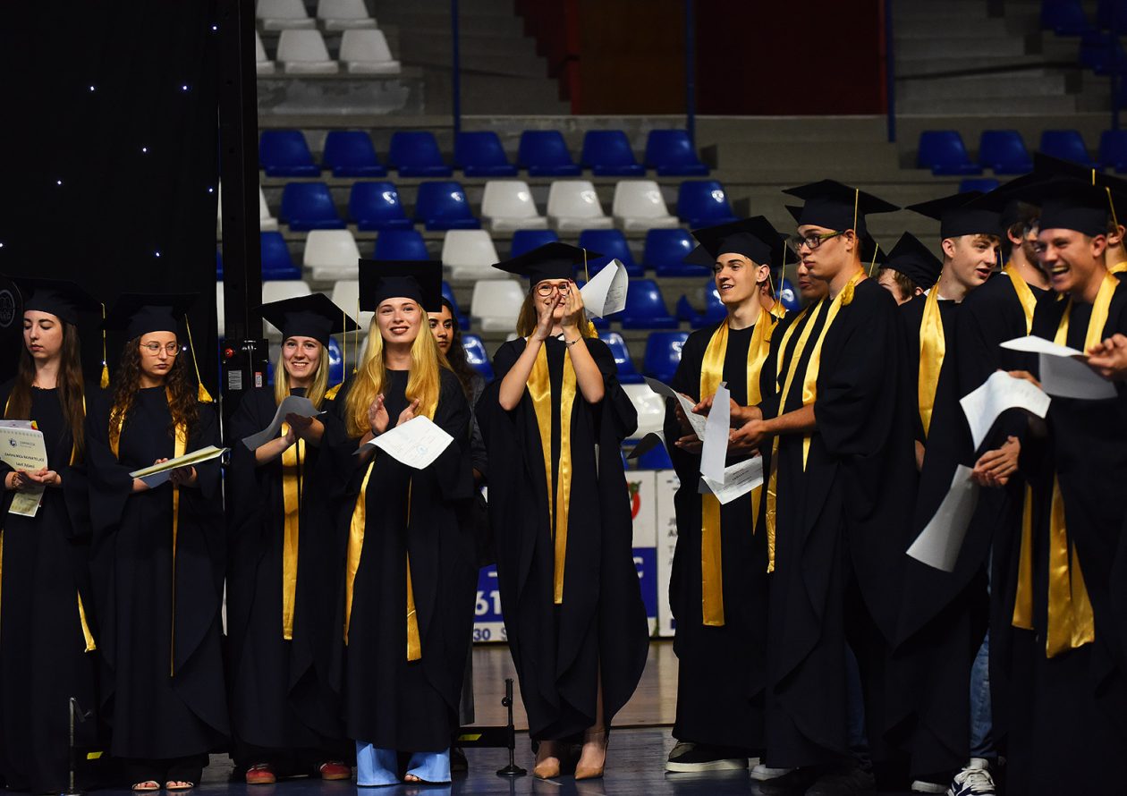 akademija gimnazija (79) akademija gimnazija (79)