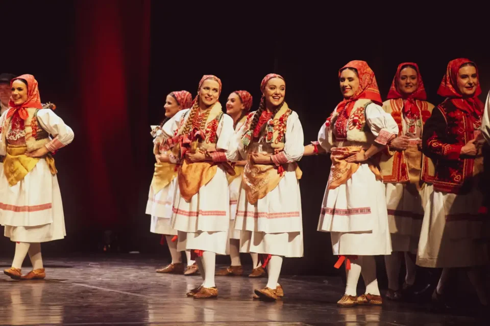 ansambl lado (20) ansambl lado (20)