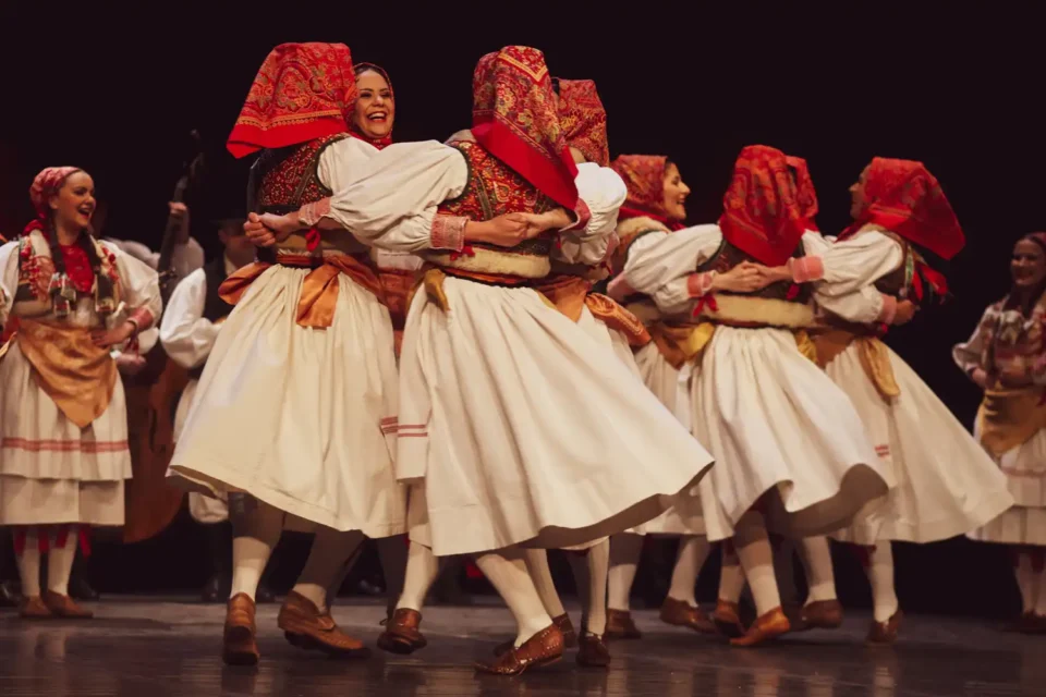 ansambl lado (24) ansambl lado (24)