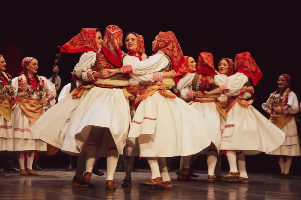 ansambl lado (25) ansambl lado (25)