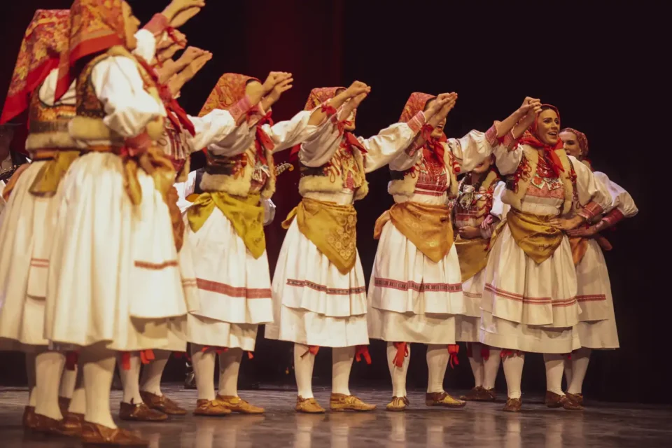 ansambl lado (26) ansambl lado (26)