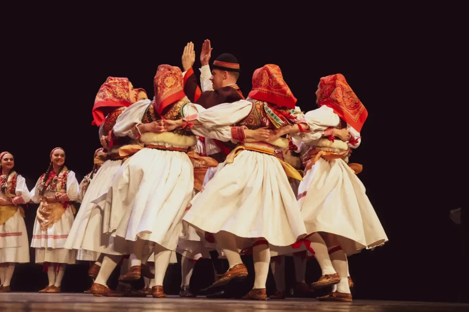 ansambl lado (30) ansambl lado (30)