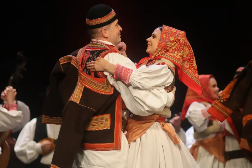 ansambl lado (36) ansambl lado (36)