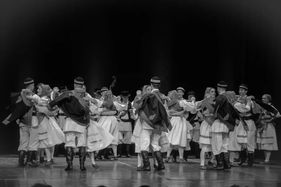 ansambl lado (38) ansambl lado (38)