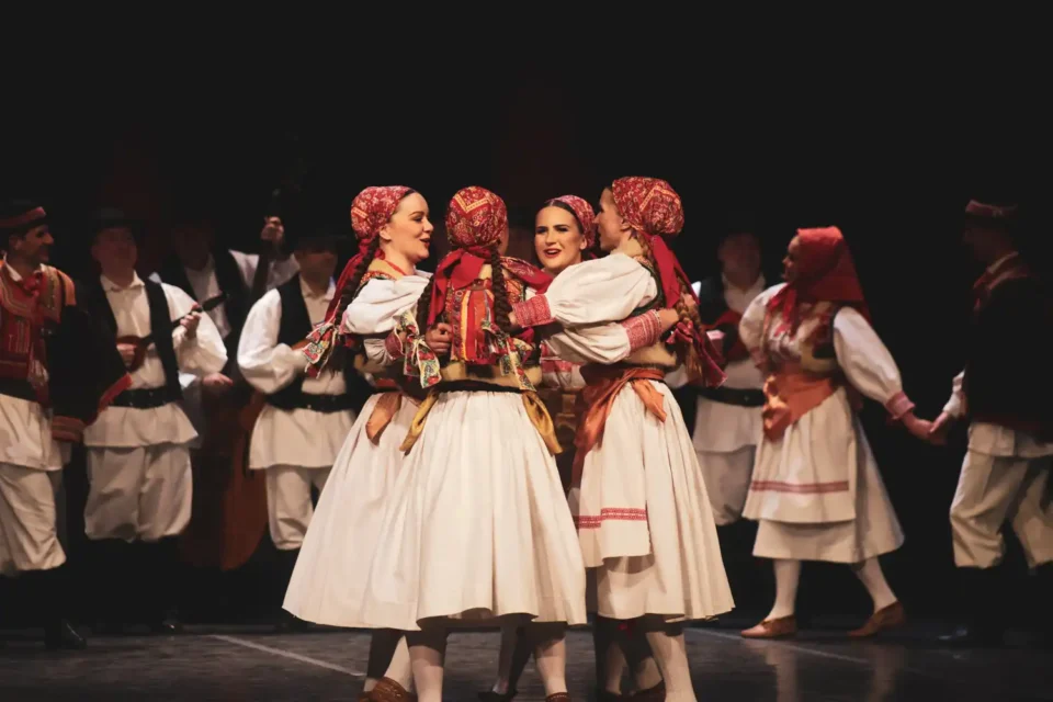 ansambl lado (39) ansambl lado (39)