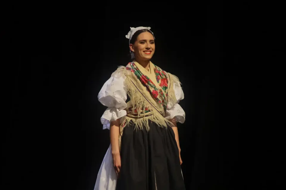 ansambl lado (9) ansambl lado (9)