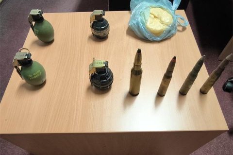 bombe metak policija