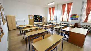 skolabracaseljanstrajkucionicaklupe07