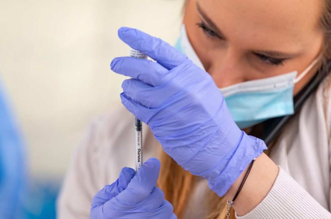 Pula: U sportskoj dvorani Talijanske osnovne i srednje kole po?elo cijepljnje protiv korone