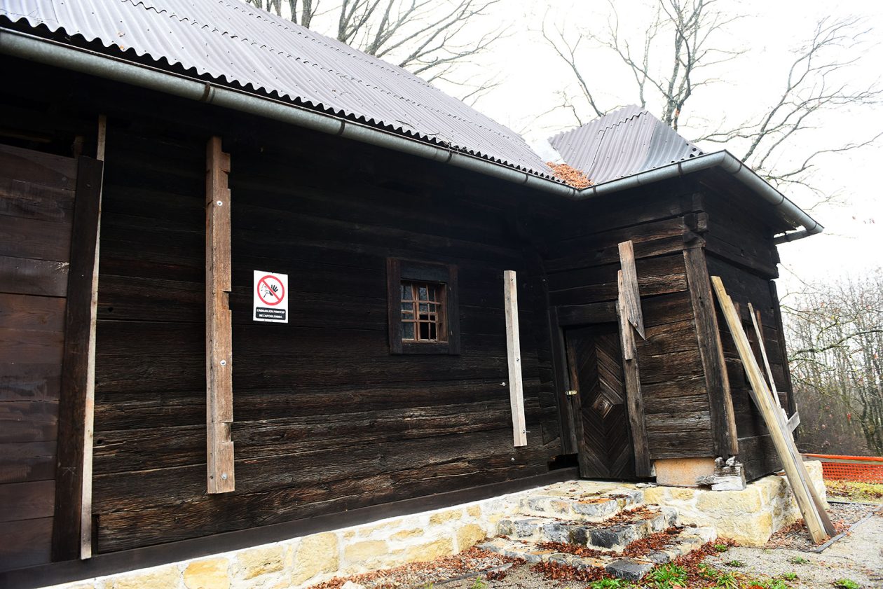 drvena crkva draganic (7) drvena crkva draganic (7)