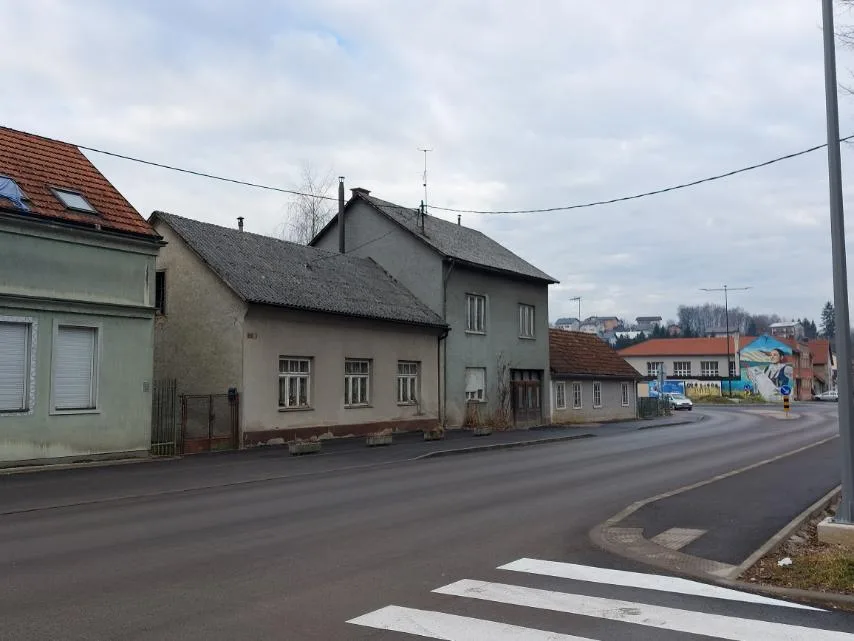 ed27185bb9e27477db8606bd659147a5-1