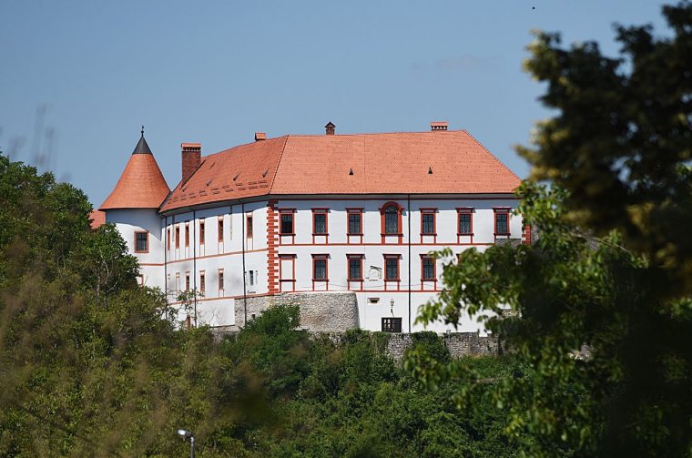 fe12f1ddfd4e419b66b9946f8a893286-1