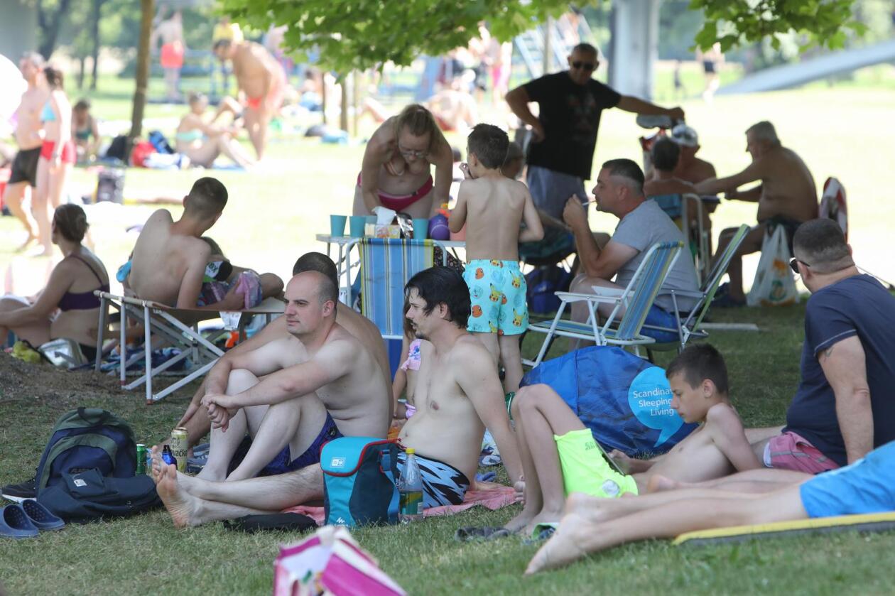 Karlovac: Otvorena sezona kupanja na Foginovom kupalistu Karlovac: Otvorena sezona kupanja na Foginovom kupalistu