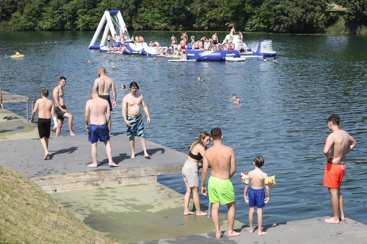 Karlovac: Otvorena sezona kupanja na Foginovom kupalistu Karlovac: Otvorena sezona kupanja na Foginovom kupalistu