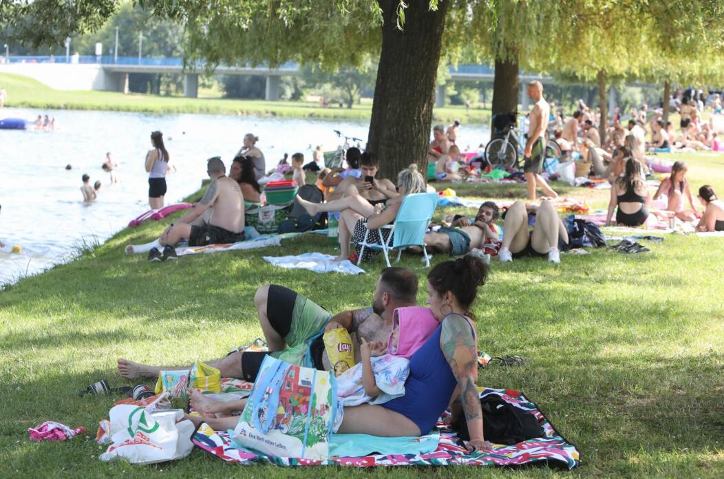 Karlovac: Otvorena sezona kupanja na Foginovom kupalistu Karlovac: Otvorena sezona kupanja na Foginovom kupalistu