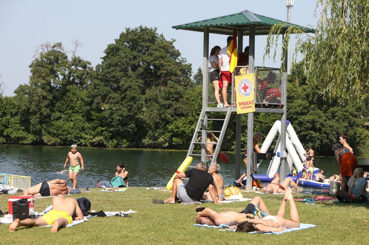 Karlovac: Otvorena sezona kupanja na Foginovom kupalistu Karlovac: Otvorena sezona kupanja na Foginovom kupalistu