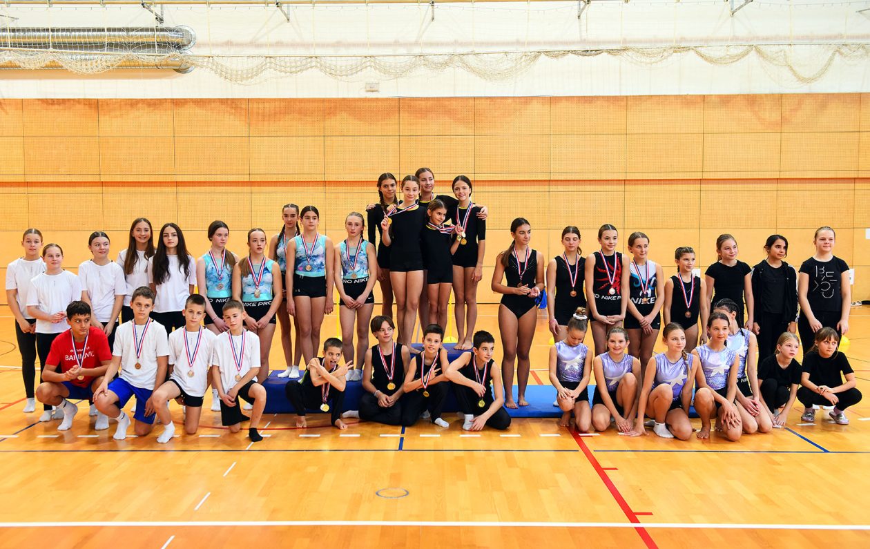 gimnastika skolsko natjecanje (7) gimnastika skolsko natjecanje (7)