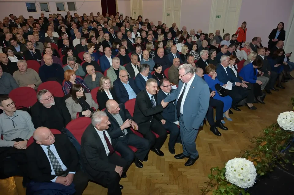 hdz obljetnica (13) hdz obljetnica (13)