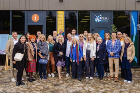 i-qcZsh7s-M i-qcZsh7s-M