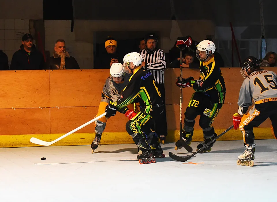 inline hokej (13) inline hokej (13)