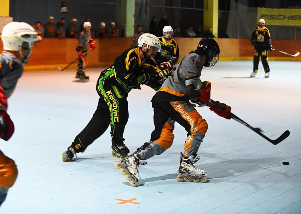 inline hokej (9) inline hokej (9)