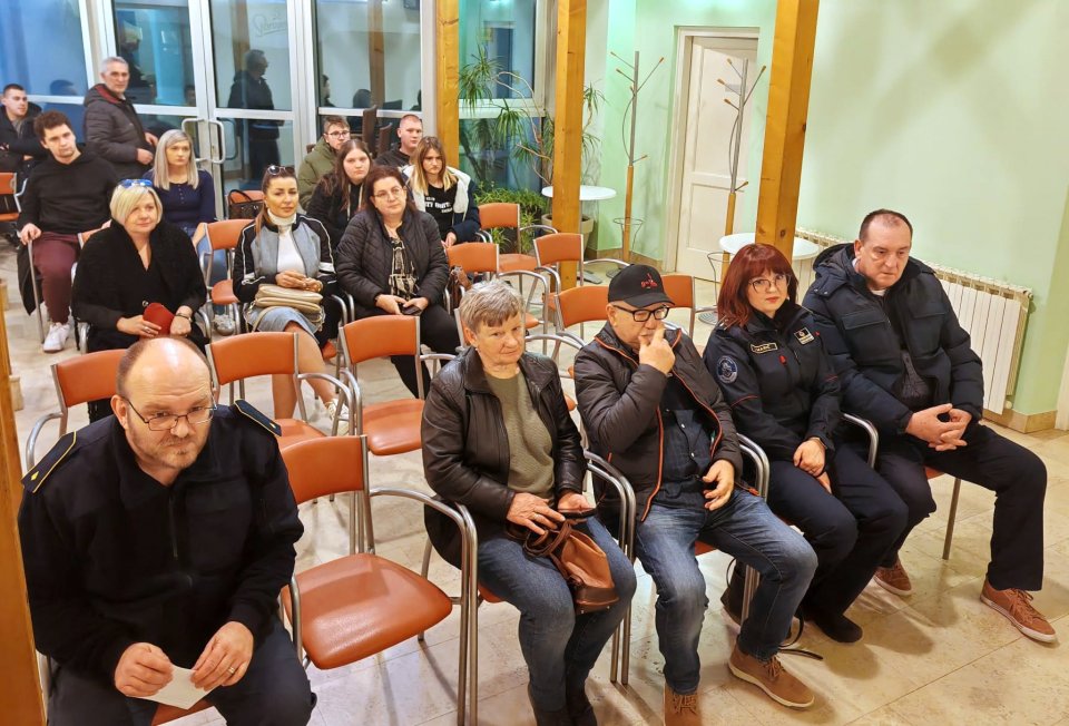 izlozba (15) izlozba (15)