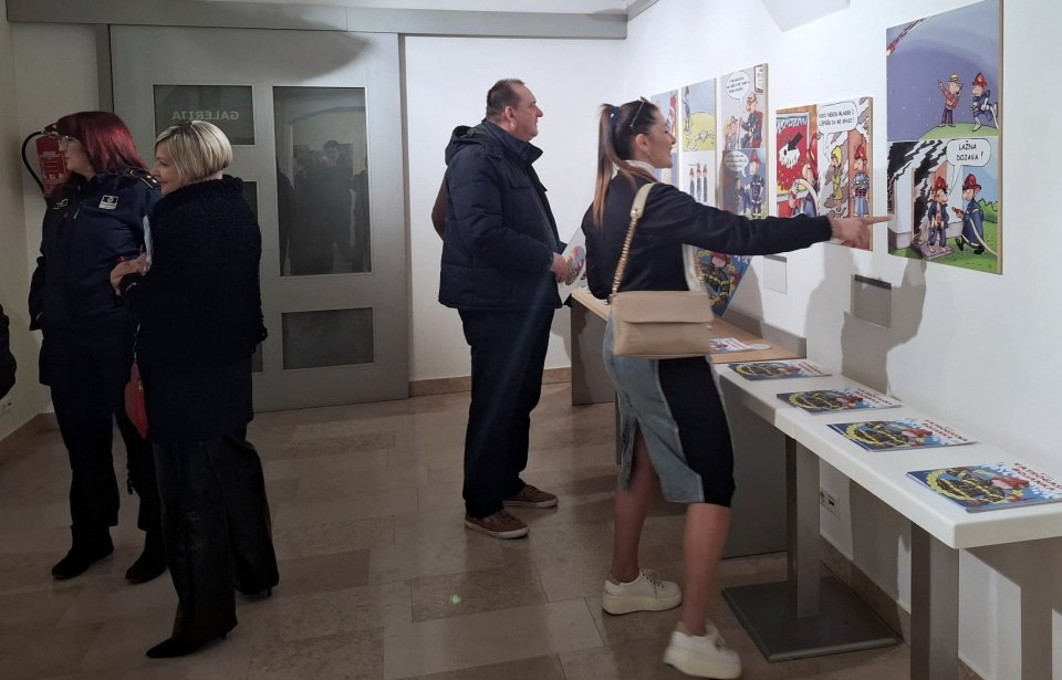 izlozba (20) izlozba (20)