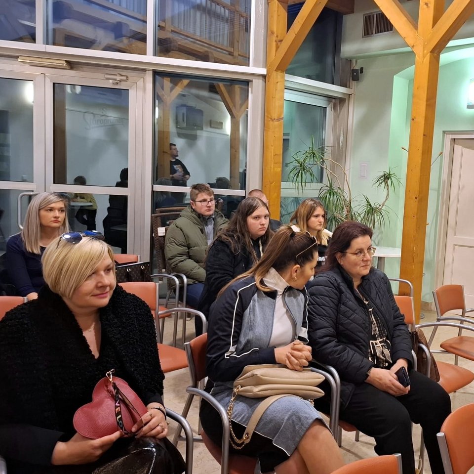 izlozba (33) izlozba (33)