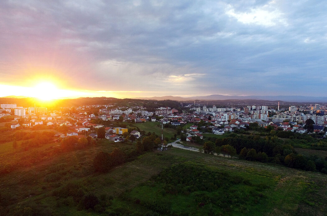 karlovac panorama zgrade stanovi zalazak sunca