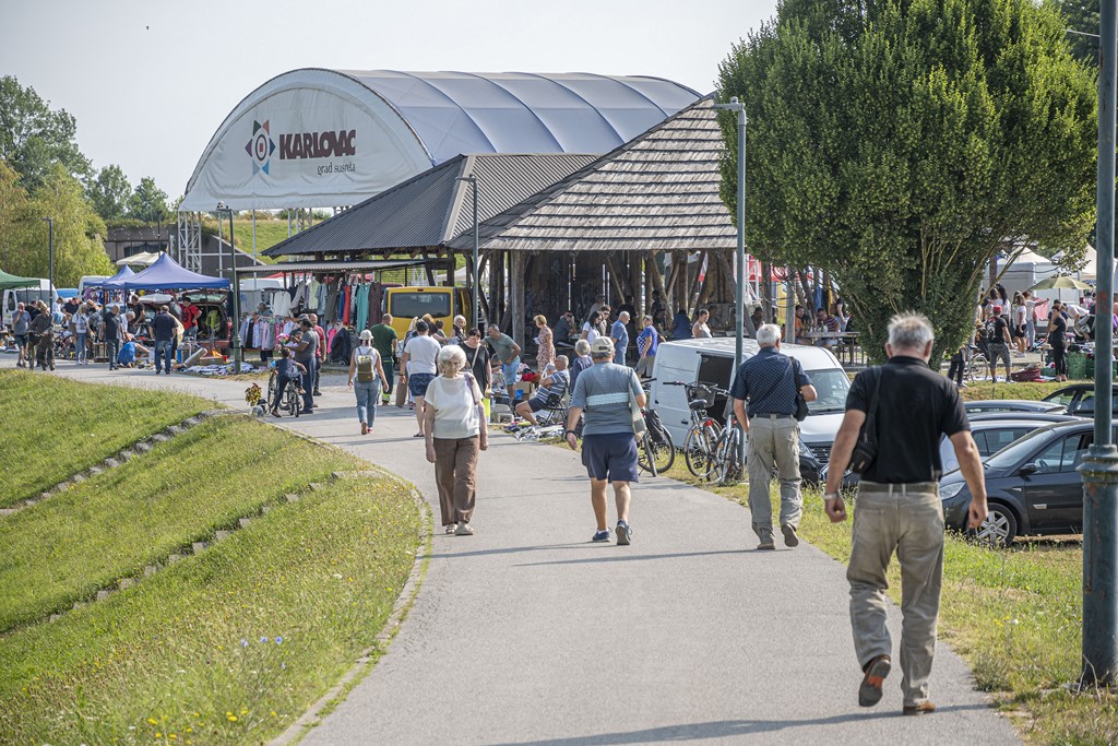 karlovackim ulicama stara krama (2)