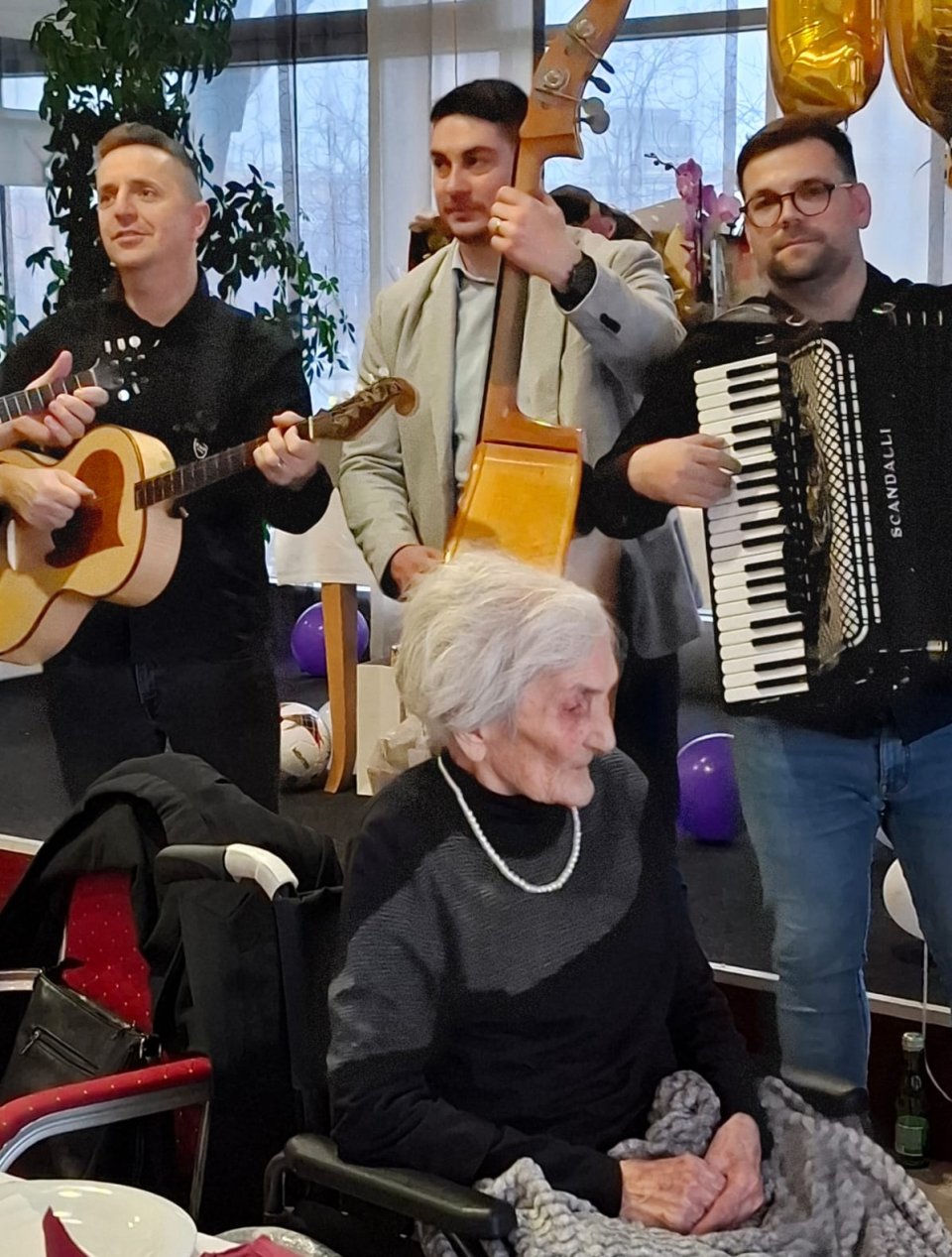 kata-kustreba-100 (25) kata-kustreba-100 (25)