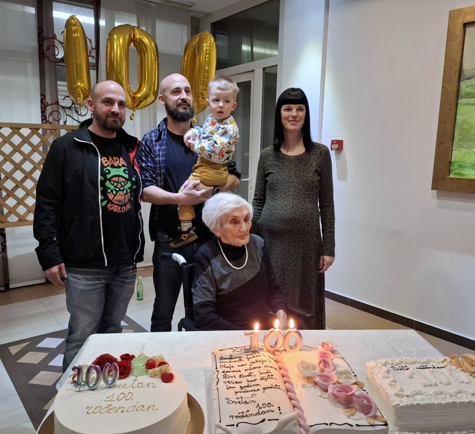 kata-kustreba-100 (32) kata-kustreba-100 (32)