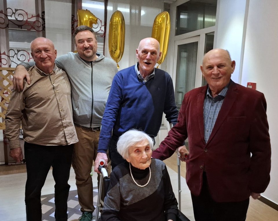 kata-kustreba-100 (41) kata-kustreba-100 (41)