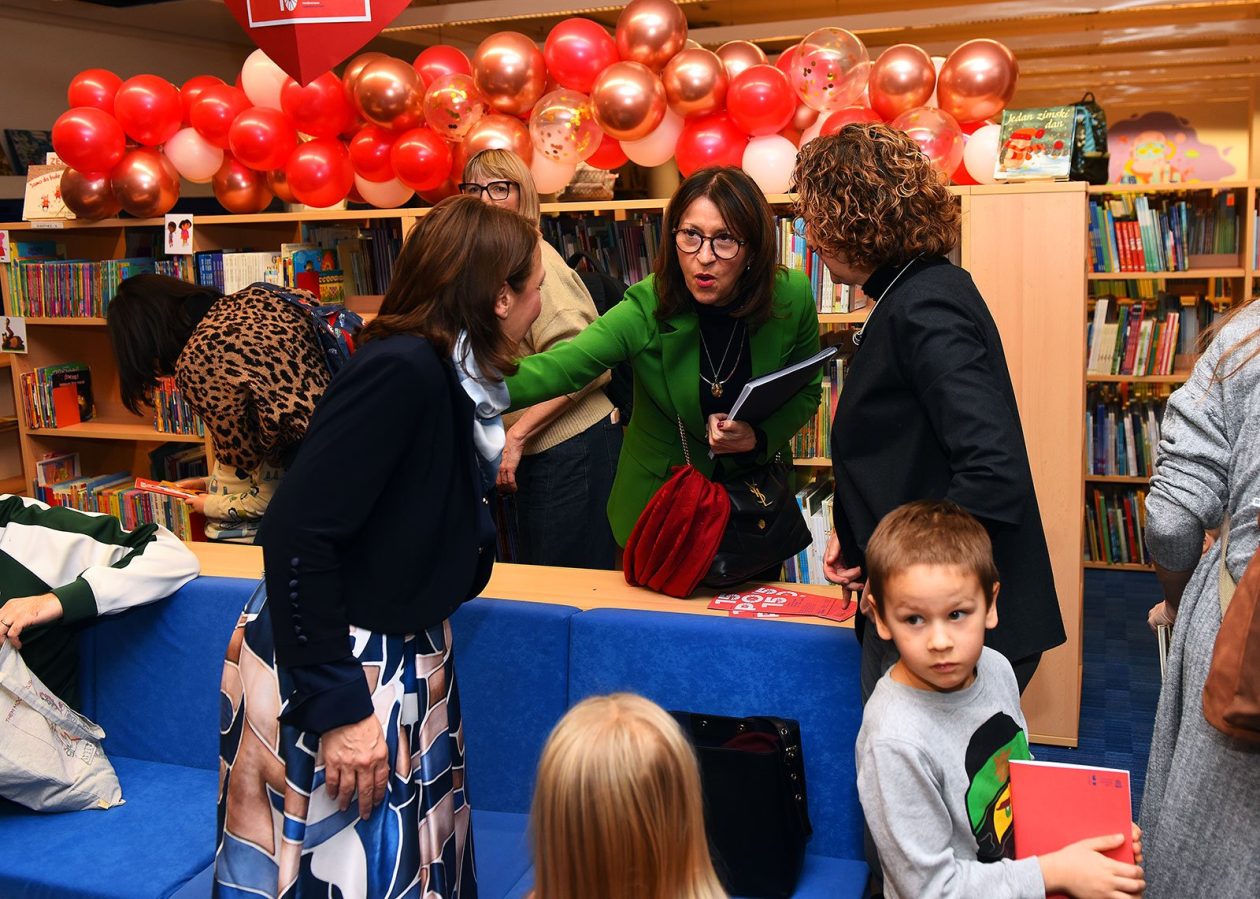 knjiznica obuljen hrstic (5) knjiznica obuljen hrstic (5)