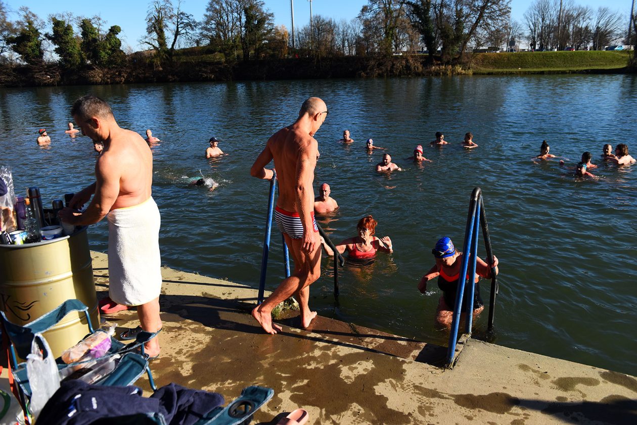 korana kupanje (24) korana kupanje (24)