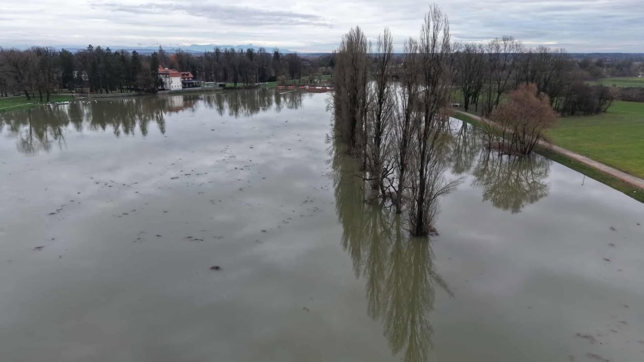 korana vodostaj (1) korana vodostaj (1)