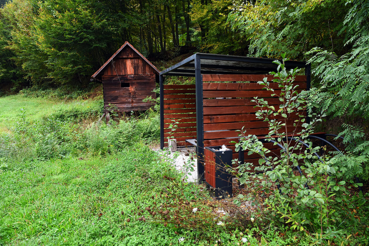 mlin zuti put radonja (10) mlin zuti put radonja (10)