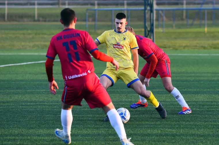 nogomet-ilovac-ogulin-nogometasi-15-1260×1014