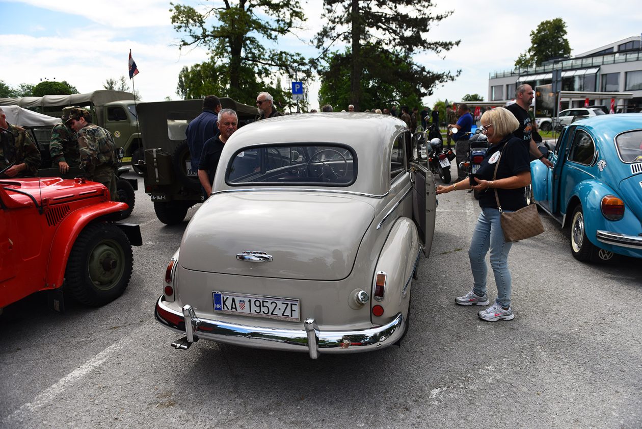 oldtimeri starodobna vojna vozila (22)