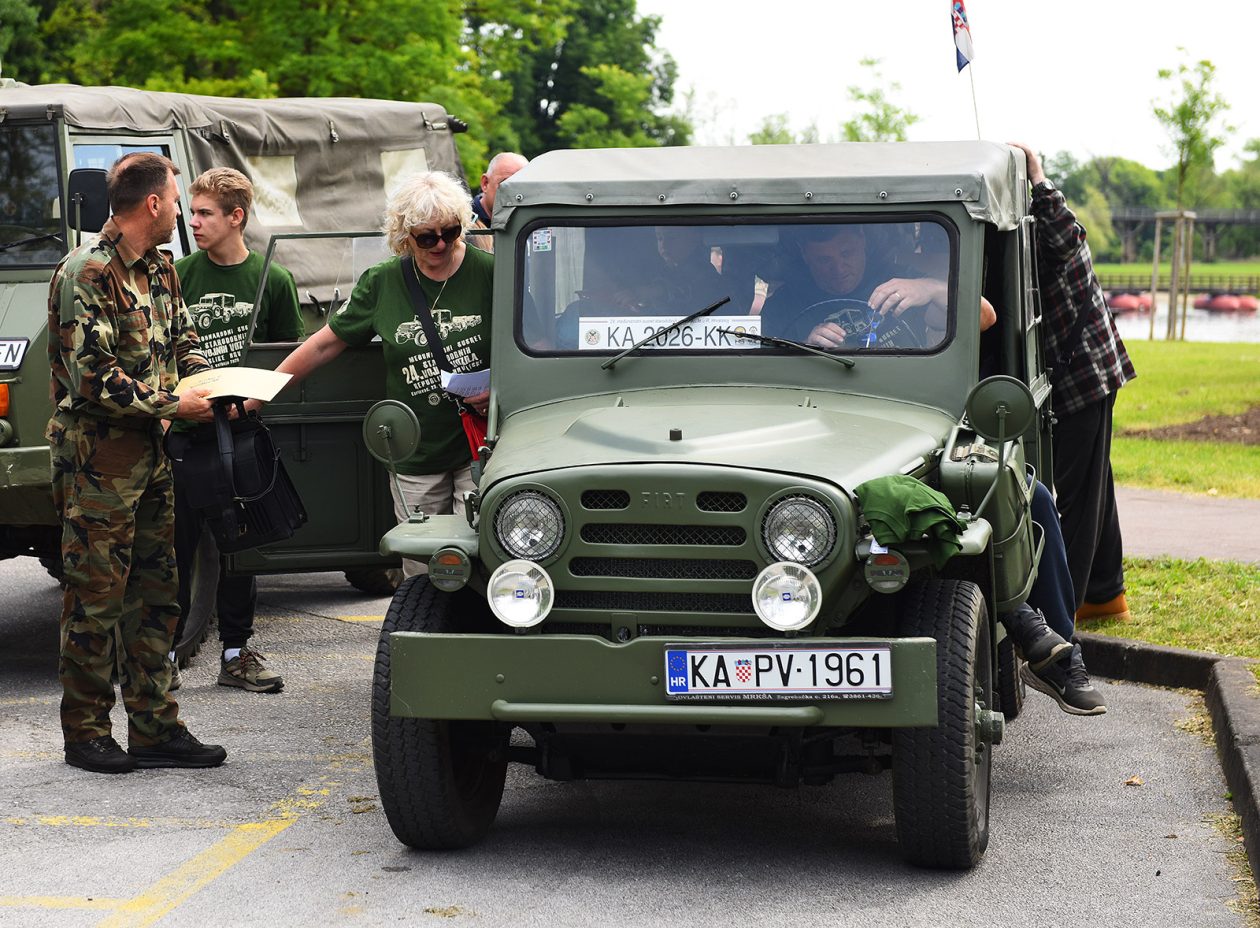 oldtimeri starodobna vojna vozila (25)