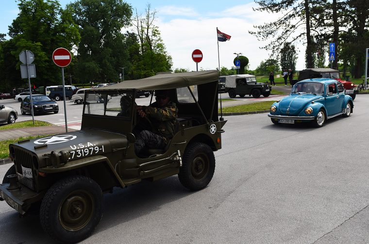 oldtimeri starodobna vojna vozila (34)