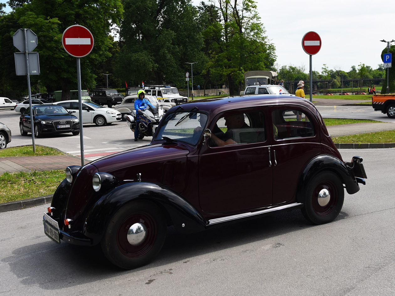oldtimeri starodobna vojna vozila (38)