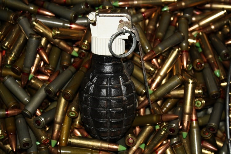 oruzje bomba streljivo