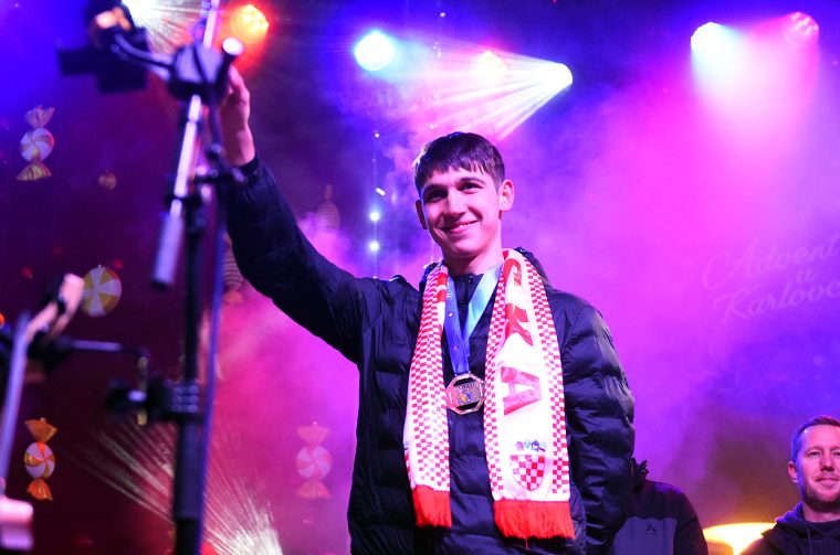 oscar kovacic (0) oscar kovacic (0)