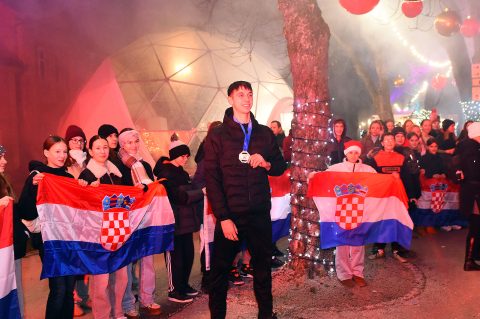 oscar kovacic (9) oscar kovacic (9)