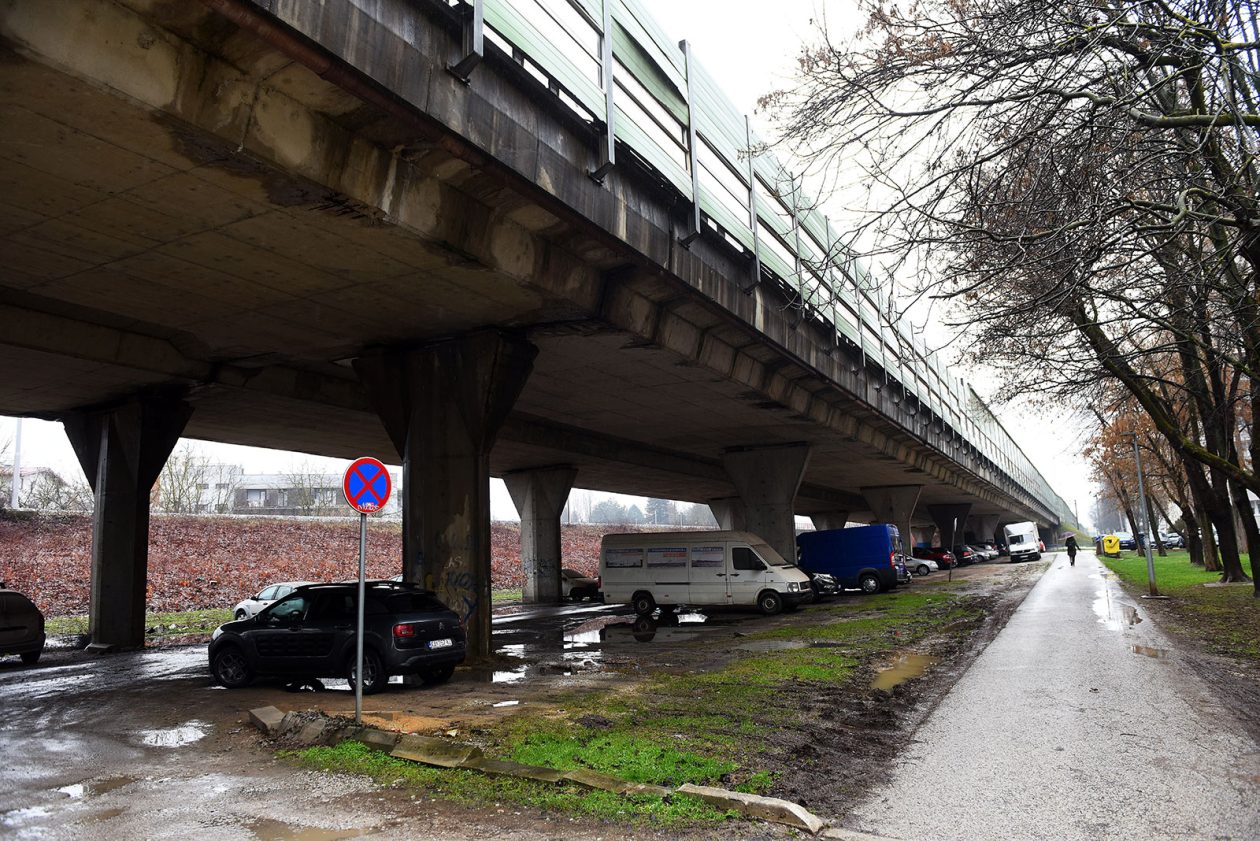 parkiraliste nadvoznjak rakovac auti (1)