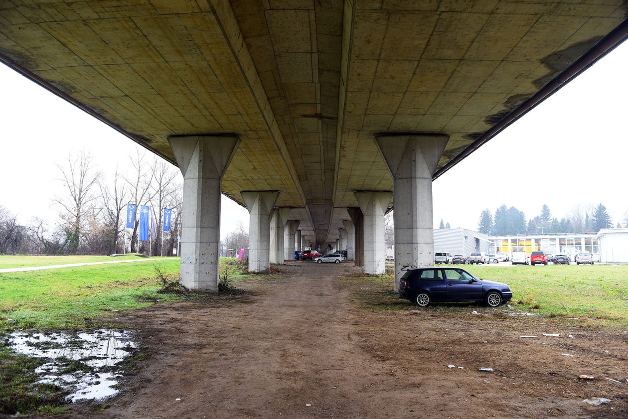 parkiraliste nadvoznjak rakovac auti (2)