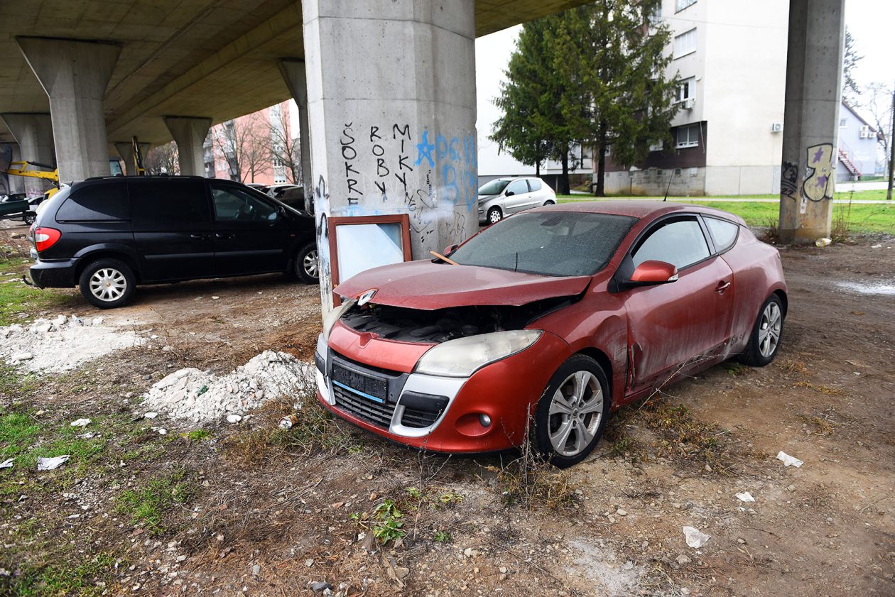 parkiraliste nadvoznjak rakovac auti (5)