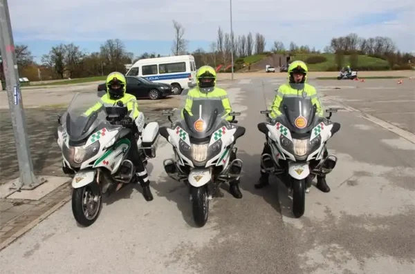 policija motocikl 7
