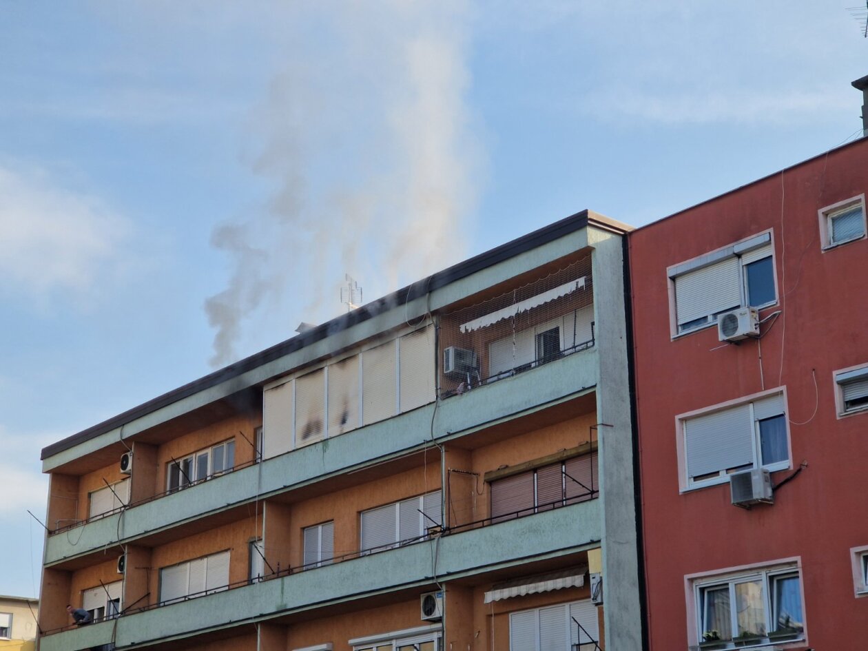 rakovac zgrada pozar (3) rakovac zgrada pozar (3)